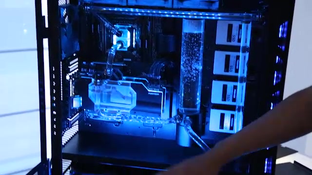 HEXUS.net - Video - Phanteks Enthoo Elite is a monster of a chassis