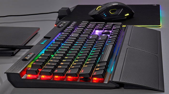 logitech k200 vs. corsair k70