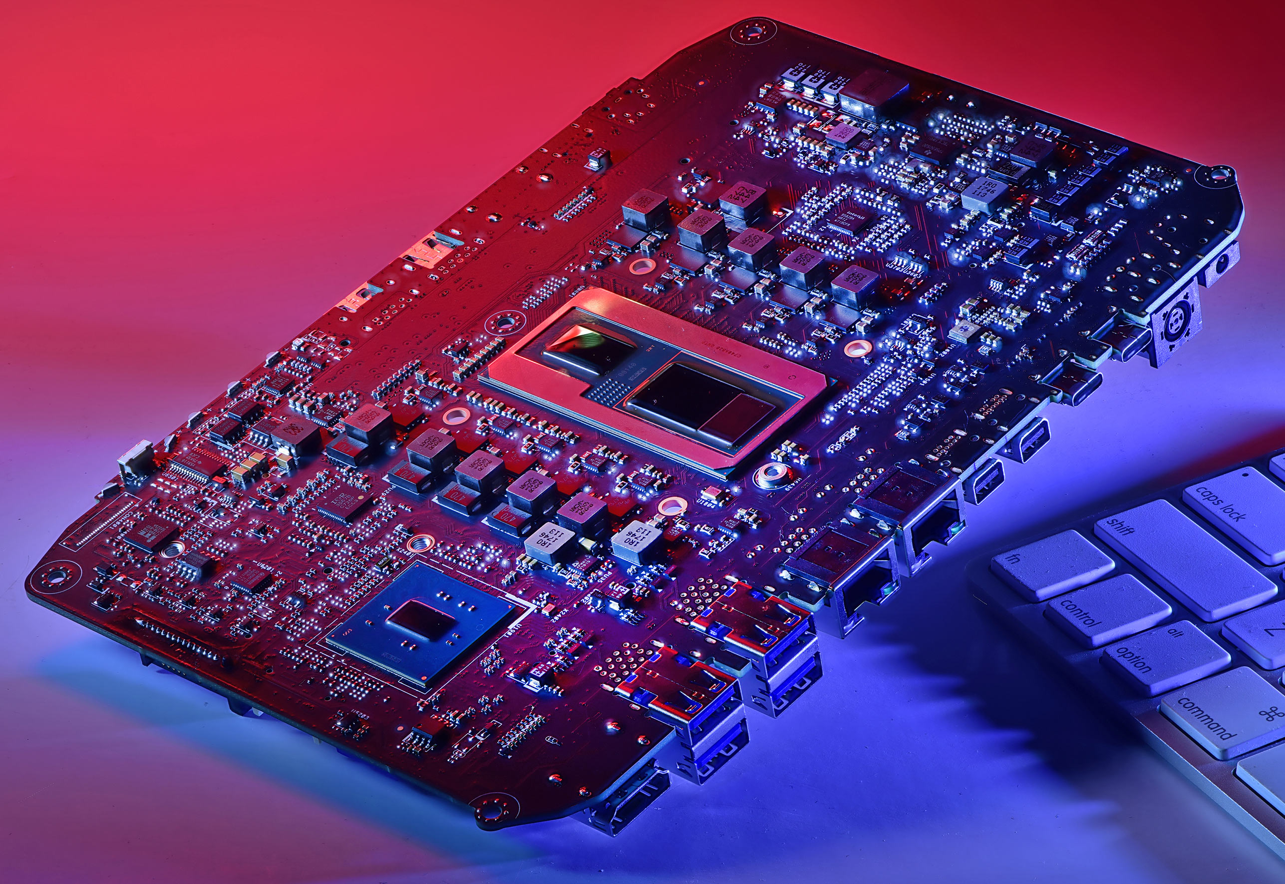 Intel shows off the Hades Canyon NUC motherboard - Mainboard