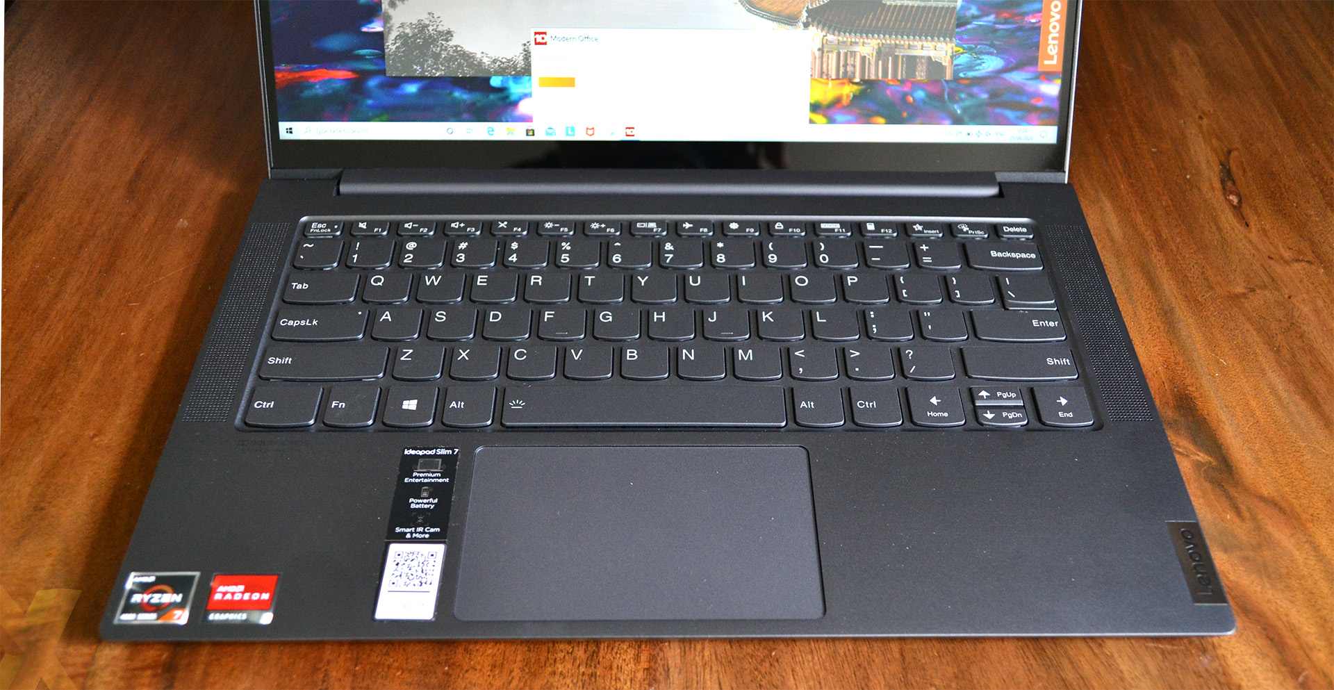 REVIEW: Lenovo Yoga Slim 7 Gen 8 - AMAZING Display + Battery Life