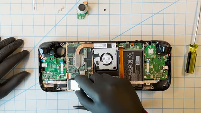 Valve video shows the Steam Deck portable PC's internals - Hardware ...